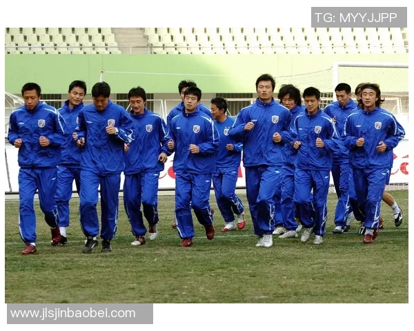 中国足球球星风采展示从巅峰到挑战青春与荣耀交织的运动之路 中国足球球星风采展示从巅峰到挑战青春与荣耀交织的运动之路